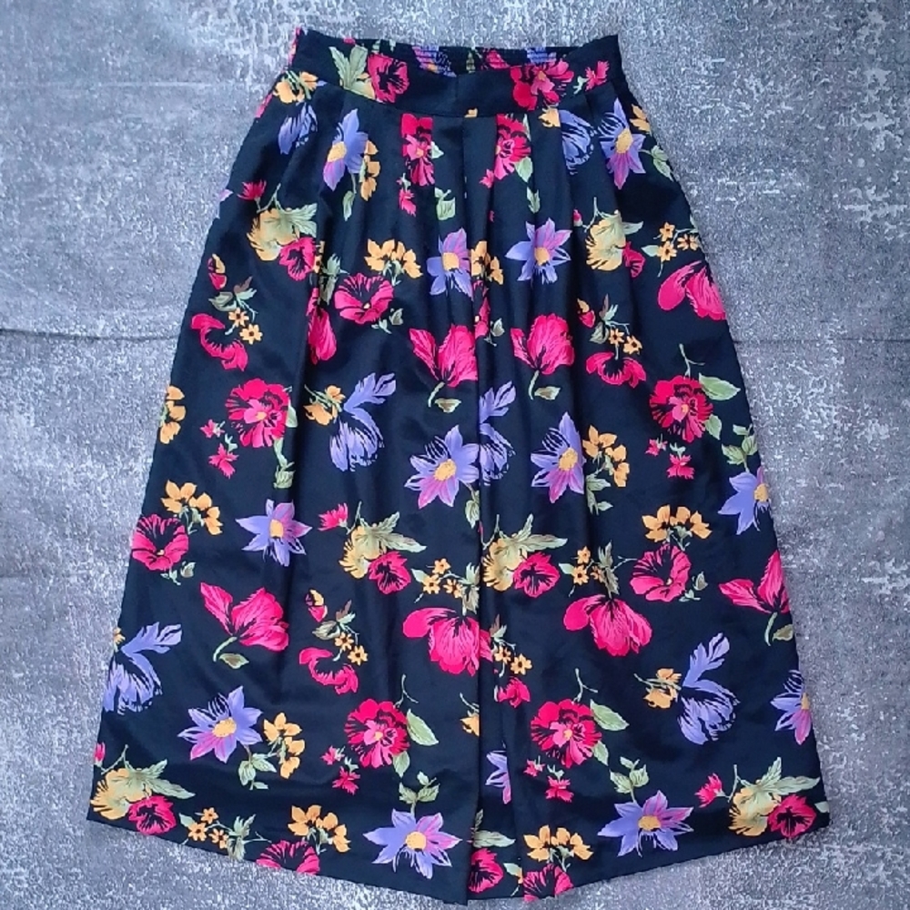 Vintage 90s Floral Women's Skirt Floral Design MISTER LEONARD COLLECTION